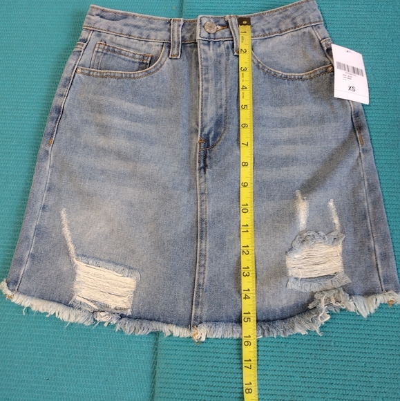 NWT Forever 21 Denim Mini Raw Skirt Frayed Hem Size XS - Picture 4 of 9